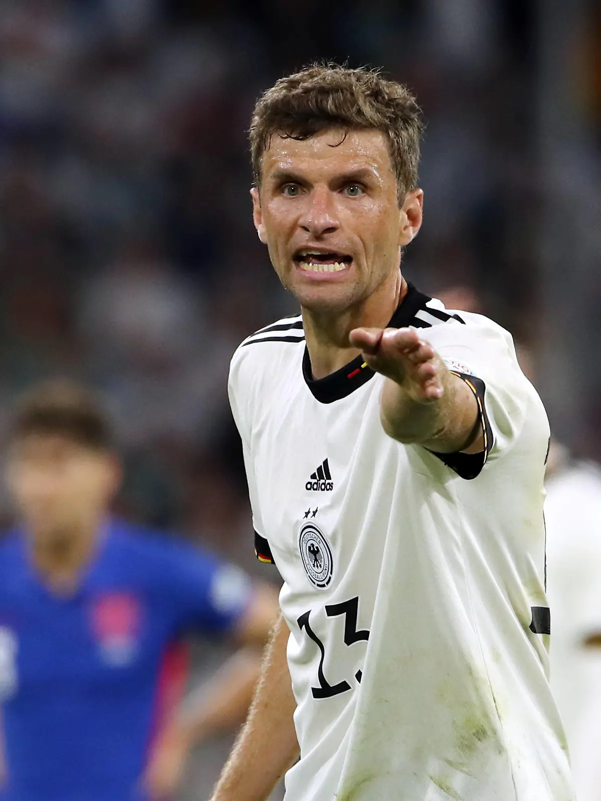  Thomas Müller zeigend, gestikulierend / Aktion / Oberkoerper Oberkörper / / Fußball Fussball / UEFA Nations League / Nationalmannschaft DFB Herren / Saison 2021/2022 / 07.06.2022 / Deutschland GER vs. England ENG / DFL regulations prohibit any use of photographs as image sequences and/or quasi-video. / *** Thomas Müller pointing, gesturing action upper body upper body sports football soccer UEFA Nations League national team DFB men season 2021 2022 07 06 2022 Germany GER vs England ENG DFL regulations prohibit any use of photographs as image sequences and or quasi video