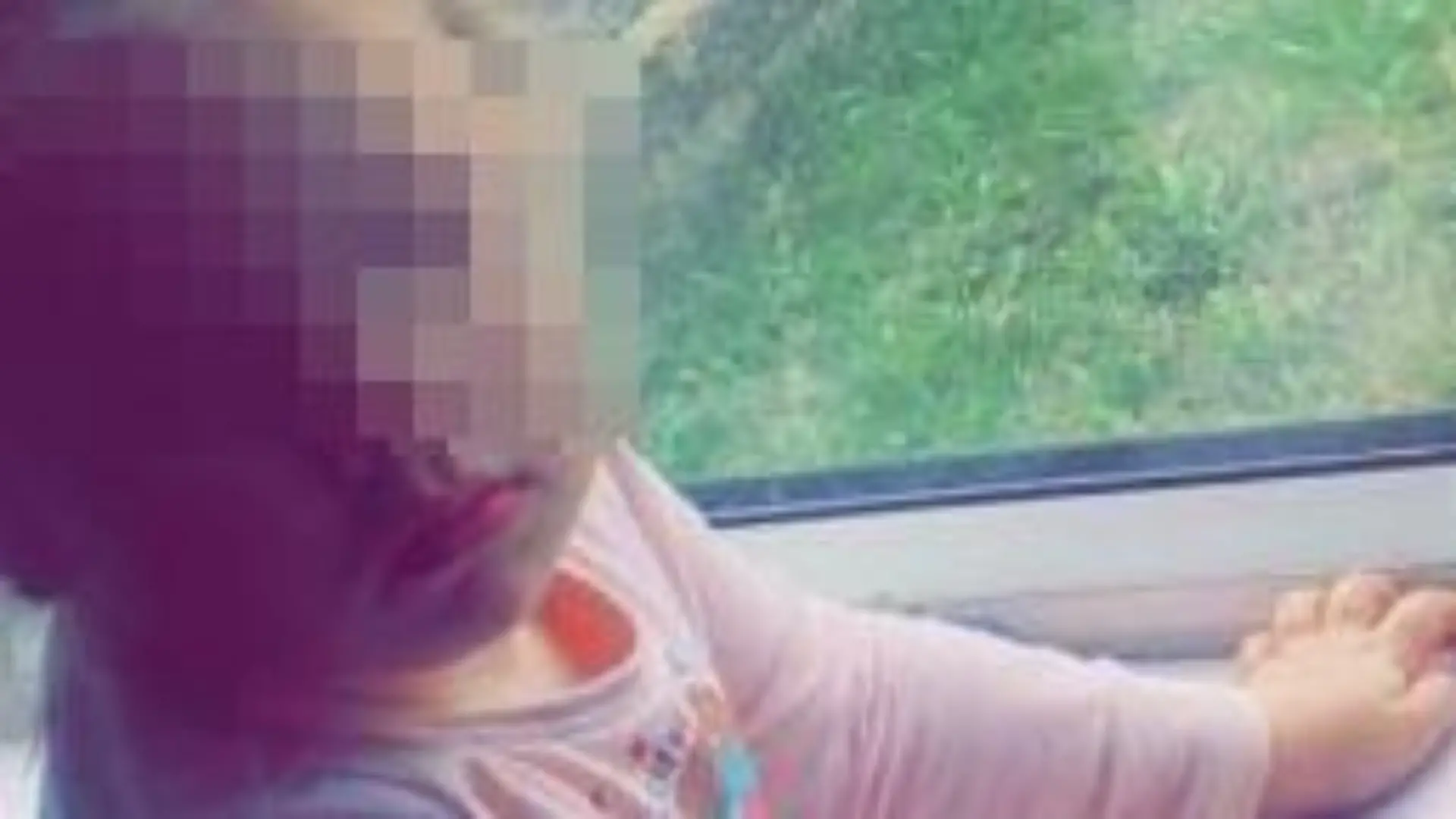 Ihre Mutter sagte Dollie-Leigh, dass Peppa Wutz draußen steht.