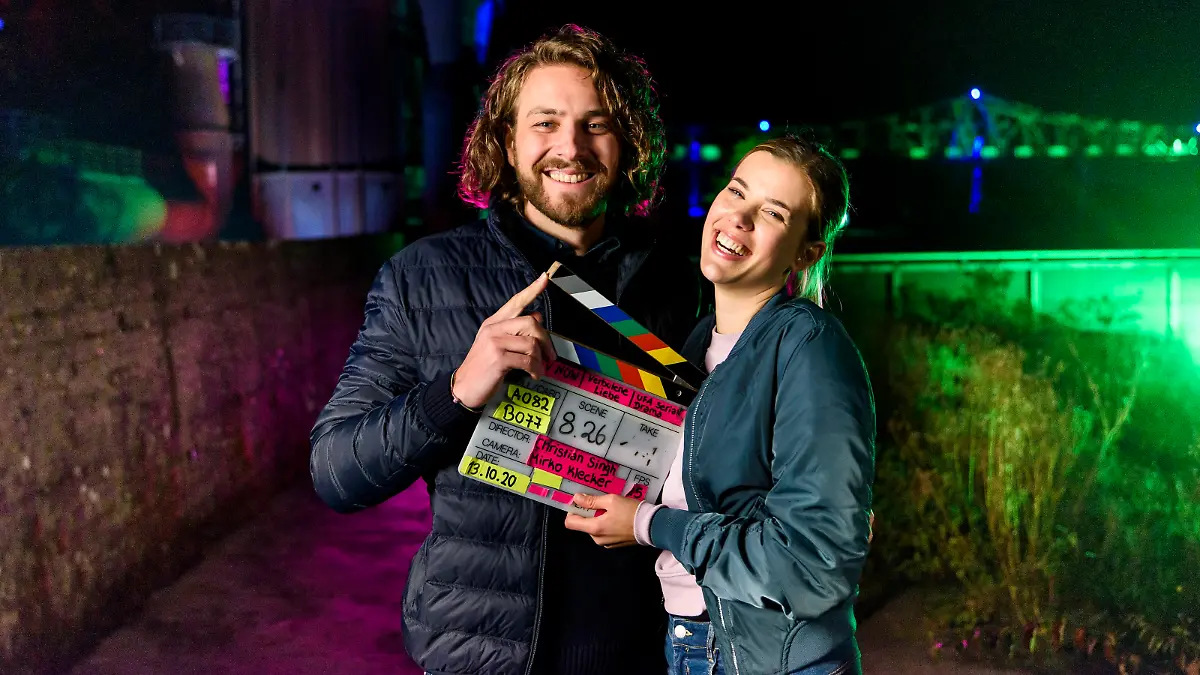 Alexander Verhoven (Frederik Götz) und Josefin Reinhard (Sina Zadra).


Die Verwendung des sendungsbezogenen Materials ist nur mit dem Hinweis und Verlinkung auf TVNOW gestattet.