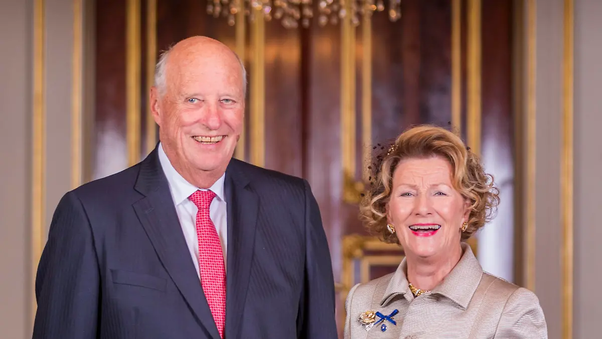 ARCHIV - 29.08.2018, Norwegen, Oslo: König Harald V. und Königin Sonja im königlichen Palast. (zu dpa: Norwegisches Königspaar wegen Corona-Fall am Hof in Quarantäne) Foto: Heiko Junge/ntb/dpa +++ dpa-Bildfunk +++
