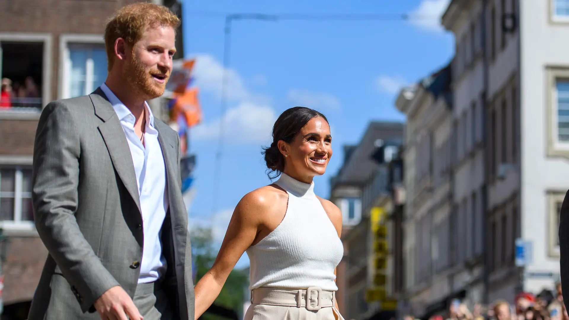 Prinz Harry und Meghan in Düsseldorf Prinz Harry und Meghan, der Herzog und die Herzogin von Sussex, kommen am 6. September 2022 in die Landeshauptstadt, ein Jahr vor den INVICTUS GAMES DÜSSELDORF 2023. Prinz Harry und Herzogin Meghan kommen aus dem Rathaus, Düsseldorf Nordrhein-Westfalen Deutschland *** Prince Harry and Meghan in Düsseldorf Prince Harry and Meghan, the Duke and Duchess of Sussex, arrive in the state capital on September 6, 2022, one year before the INVICTUS GAMES DÜSSELDORF 2023 Prince Harry and Duchess Meghan arrive from City Hall, Düsseldorf North Rhine Westphalia Germany Copyright: xChristopherxNeundorfx