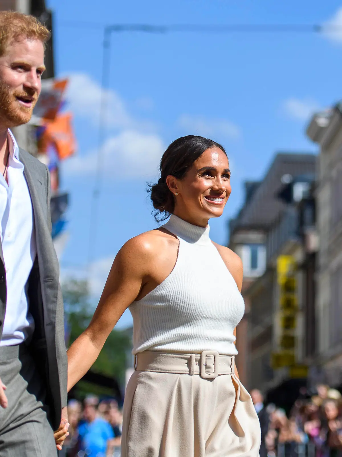  Prinz Harry und Meghan in Düsseldorf Prinz Harry und Meghan, der Herzog und die Herzogin von Sussex, kommen am 6. September 2022 in die Landeshauptstadt, ein Jahr vor den INVICTUS GAMES DÜSSELDORF 2023. Prinz Harry und Herzogin Meghan kommen aus dem Rathaus, Düsseldorf Nordrhein-Westfalen Deutschland *** Prince Harry and Meghan in Düsseldorf Prince Harry and Meghan, the Duke and Duchess of Sussex, arrive in the state capital on September 6, 2022, one year before the INVICTUS GAMES DÜSSELDORF 2023 Prince Harry and Duchess Meghan arrive from City Hall, Düsseldorf North Rhine Westphalia Germany Copyright: xChristopherxNeundorfx