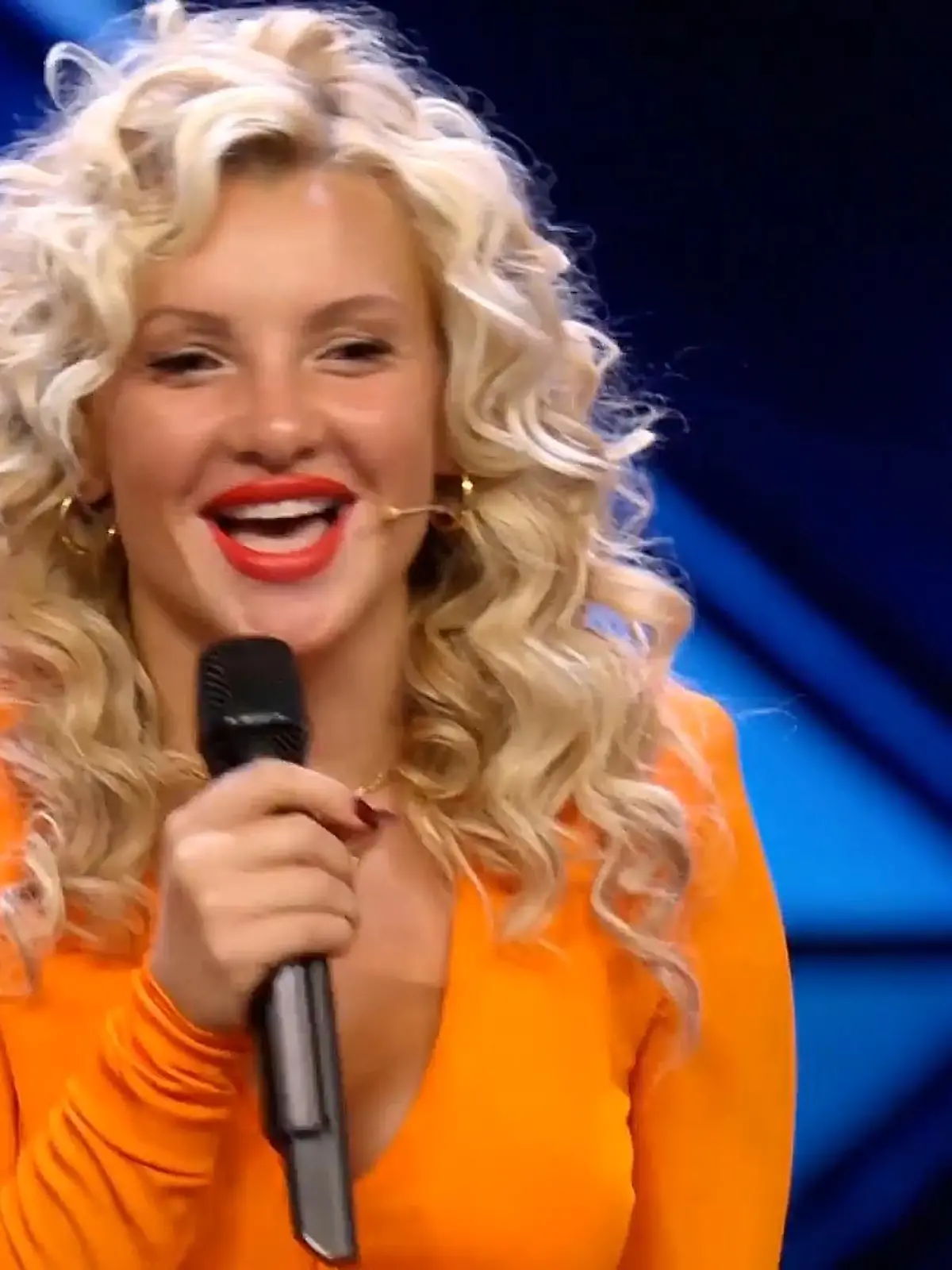 Dieter Bohlen plaudert bei "Das Supertalent" 2020 aus, dass sich seine Jury-Kollegin Evelyn Burdecki einst bei "Deutschland sucht den Superstar" beworben hat. Das wollen jetzt natürlich alle ganz genau sehen und vor allem hören.