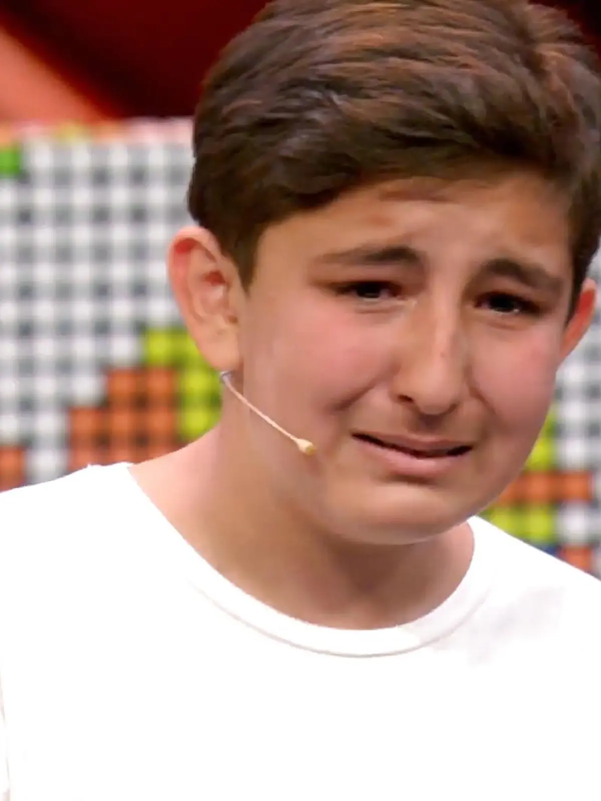 Luan ist gerade einmal 13 und zaubert erst seit circa zwei Jahren. Damals hat ihm ein Mitschüler Kartentricks mit "UNO"-Karten gezeigt. Luan war so fasziniert, dass er sich die Zauberei mittels Video-Tutorials selbst beibrachte. Mittlerweile nimmt er auch Zauberstunden, um noch mehr Tricks lernen zu können. Ob sein Talent schon reicht, die Jury zu begeistern?