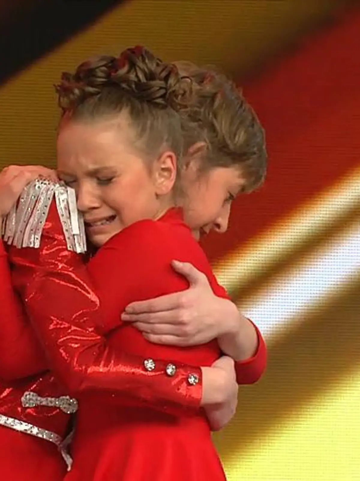 Die Tanz-Kids der TSG Harsewinkel haben bei "Das Supertalent" nicht nur im Casting alle begeistert, auch im großen Live-Finale zeigen sie eine unglaubliche Leistung. Und das nach nur wenigen Tagen Training in der Corona-Quarantäne. Nach dem Auftritt fällt allen ein riesiger Felsbrocken vom Herzen.
