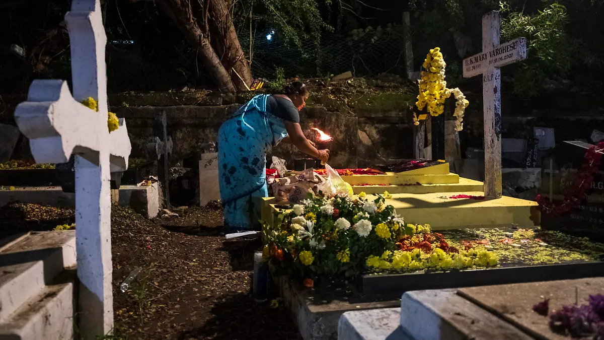 Chennai, India, On 2nd Nov'19, People are praying on the occasion of All soul's day for their beloved near and dear ones who passed away. (Photo by Dipayan Bose/NurPhoto)