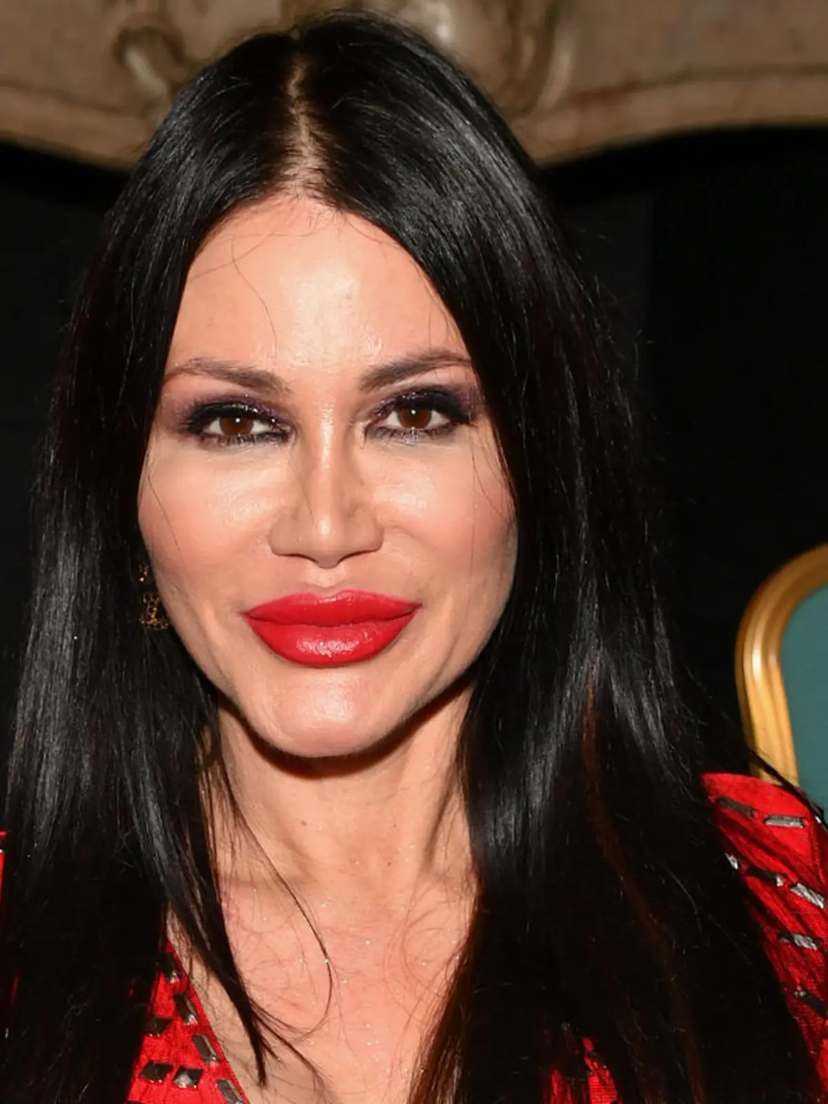 ARCHIV - 13.01.2019, Berlin: Djamila Rowe, ehemalige Teilnehmerin in der TV-Show «Adam sucht Eva», sitzt als Gast in der Couture-Show "Unadjusted Royal" von Glööckler im Ermelerhaus. Die zwölf Kandidaten für die neue RTL-«Dschungelshow» stehen fest: auch dabei: Djamila Rowe. Aufgrund der Corona-Pandemie ersetzt «Ich bin ein Star - Die große Dschungelshow» in diesem Jahr das Dschungelcamp auf RTL. (zu dpa Kandidatenliste für RTL-«Dschungelshow» steht fest) Foto: Jens Kalaene/dpa-Zentralbild/dpa +++ dpa-Bildfunk +++