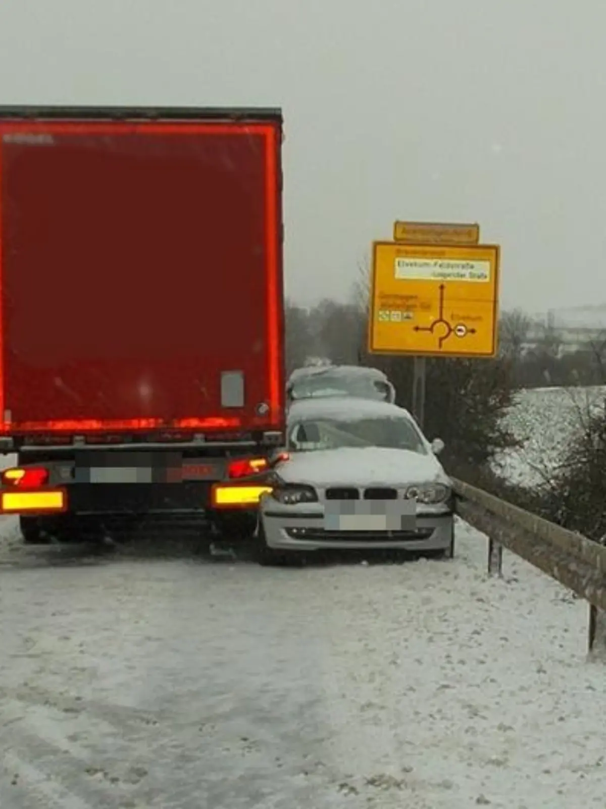 Lkw-Fahrer bremst bewusstlose Fahrerin aus