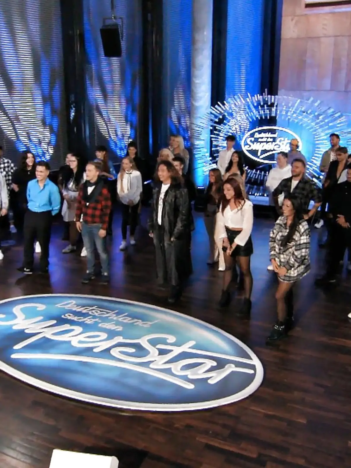44 Kandidaten haben es geschafft und die erste Recall-Runde überstanden. Damit geht ihre Reise bei DSDS 2021 jetzt aber erst so richtig los.