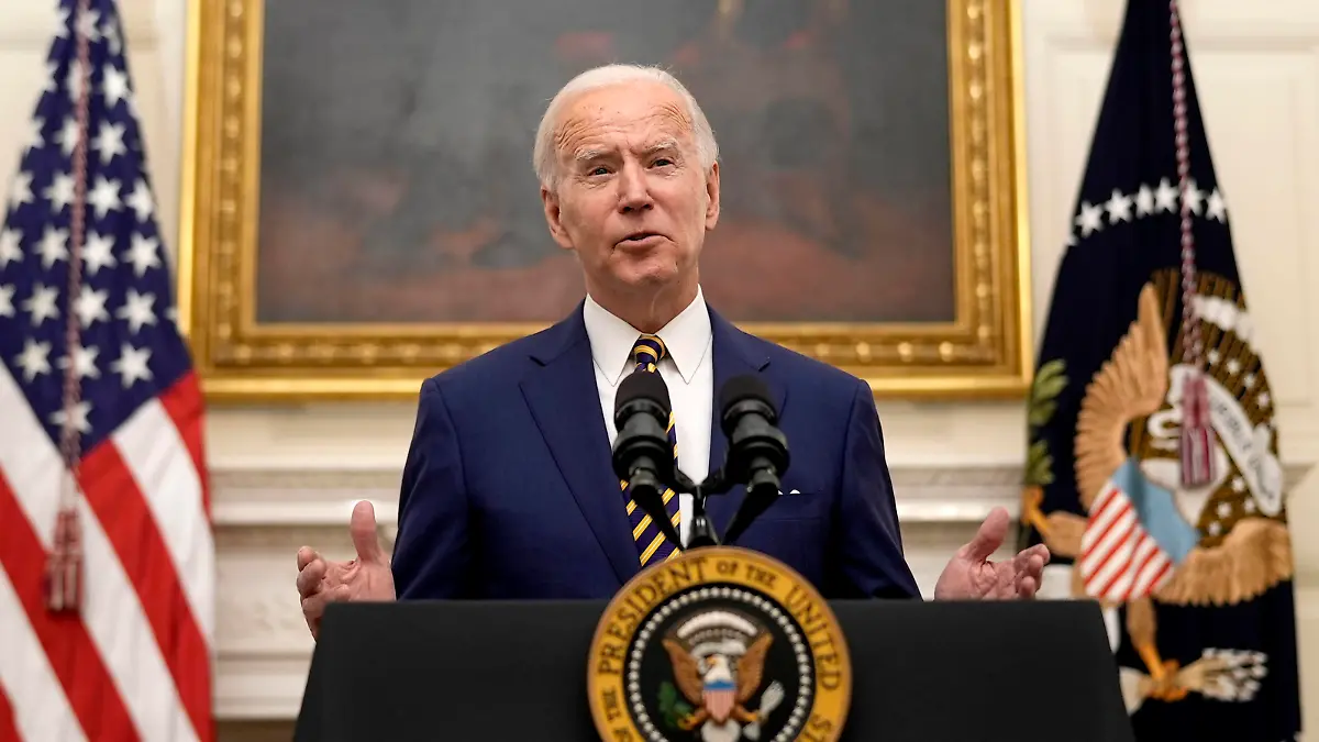 Photo by Ken Cedeno/UPIUnited States President Joe Biden delivers remarks on his administrations response to the economic crisis and signs executive orders in the State Dining Room of the White House in Washington, DC on Friday, January 22, 2021. PUBLICATIONxNOTxINxUSA Copyright: xKenxCedenox/xPoolxviaxCNPx/MediaPunchx