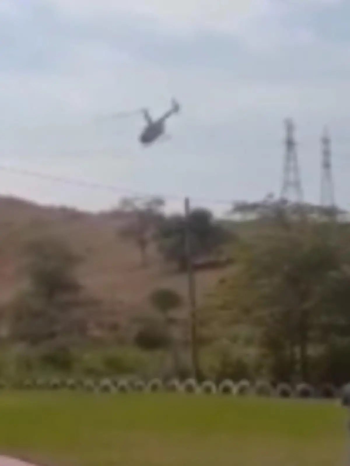Es ist ein Moment, den eigentlich niemand überleben könnte: In Brasilien ist ein Hubschrauber abgestürzt, an Bord zwei Politiker, ein Mitarbeiter und der Pilot. Doch wie durch ein Wunder überleben alle vier Personen! Wir zeigen den Moment im Video.