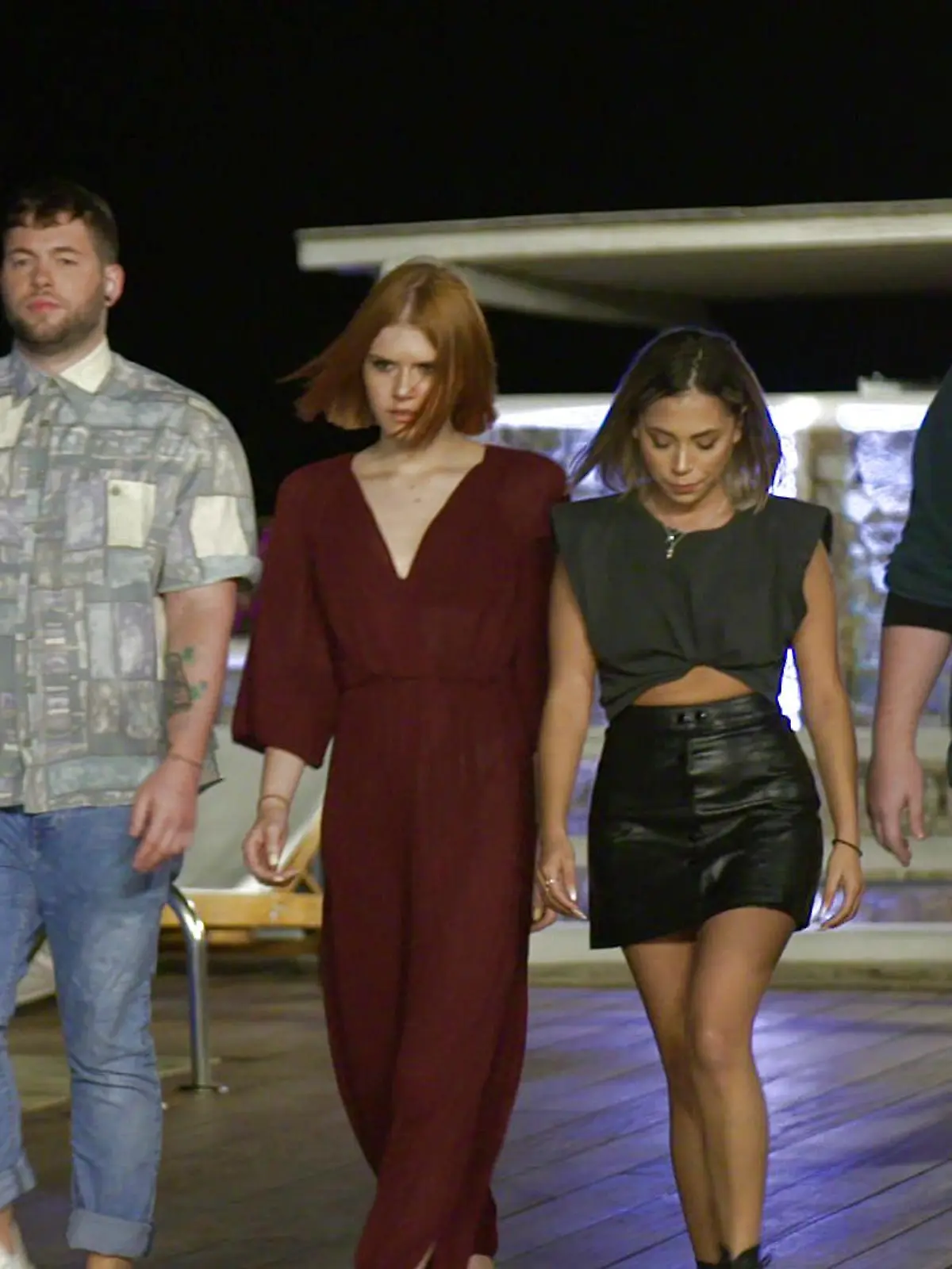 Einige der Kandidatinnen und Kandidaten werden vor dem ersten Auftritt beim DSDS-Recall auf Mykonos umgestylt.