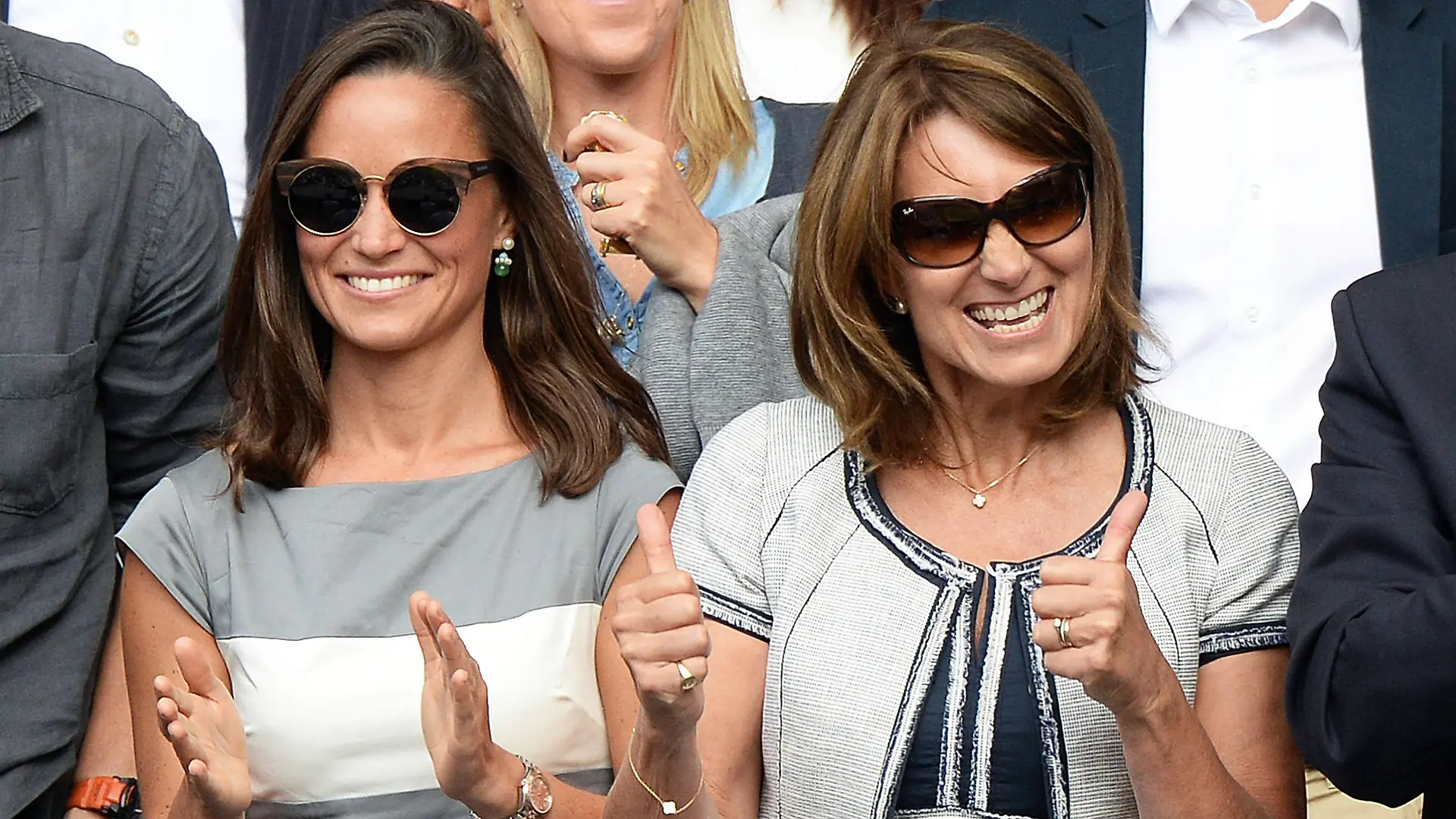  06/07/2014. London, United Kingdom. Pippa Middleton and her mother Carole celebrate a point at the Wimbledon Men s Final. AndrewxParsonsx/xi-Images PUBLICATIONxINxGERxSUIxAUTxHUNxONLY IIM-2602-0047