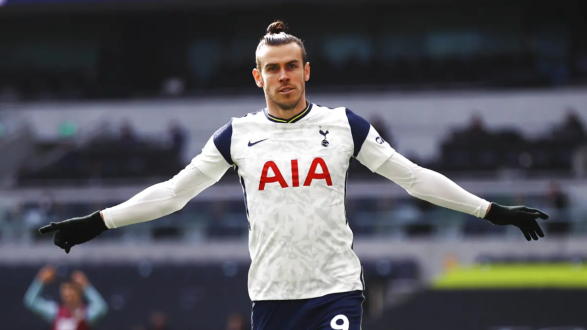 Tottenham Hotspur v Burnley - Premier League - Tottenham Hotspur Stadium Tottenham Hotspur s Gareth Bale celebrates scoring their side s first goal of the game during the Premier League match at the Tottenham Hotspur Stadium, London. Picture date: Sunday February 28, 2021. EDITORIAL USE ONLY No use with unauthorised audio, video, data, fixture lists, club/league logos or live services. Online in-match use limited to 120 images, no video emulation. No use in betting, games or single club/league/player publications. PUBLICATIONxINxGERxSUIxAUTxONLY Copyright: xJulianxFinneyx 58341813