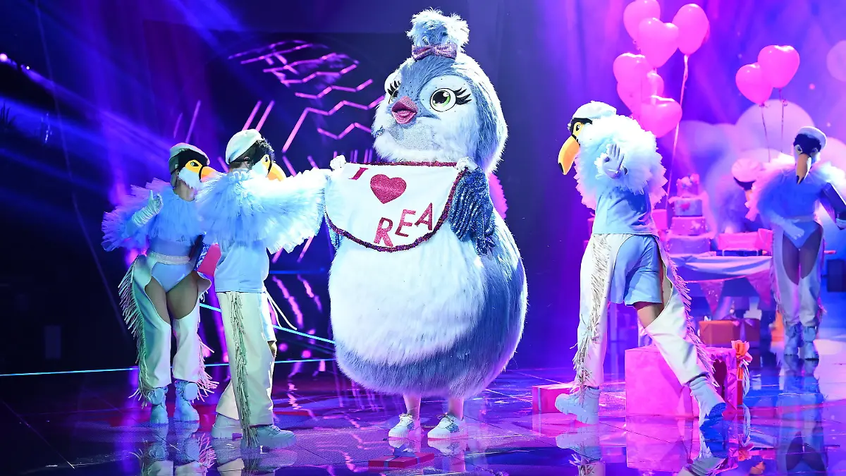 HANDOUT - 09.03.2021, Nordrhein-Westfalen, Köln: Die Figur "das Küken" tritt bei der ProSieben-Show «The Masked Singer» auf. Bei «The Masked Singer» singen Prominente in aufwendigen Bühnenkostümen um die Wette. Die vierte Staffel der Kostümschau läuft zur Zeit. Foto: Willi Weber/ProSieben/dpa - ACHTUNG: Nur zur redaktionellen Verwendung im Zusammenhang mit einer Berichterstattung über die Sendung und nur mit vollständiger Nennung des vorstehenden Credits. Das Foto darf nicht verändert und nur im vollen Ausschnitt verwendet werden. Keine Archivierung +++ dpa-Bildfunk +++