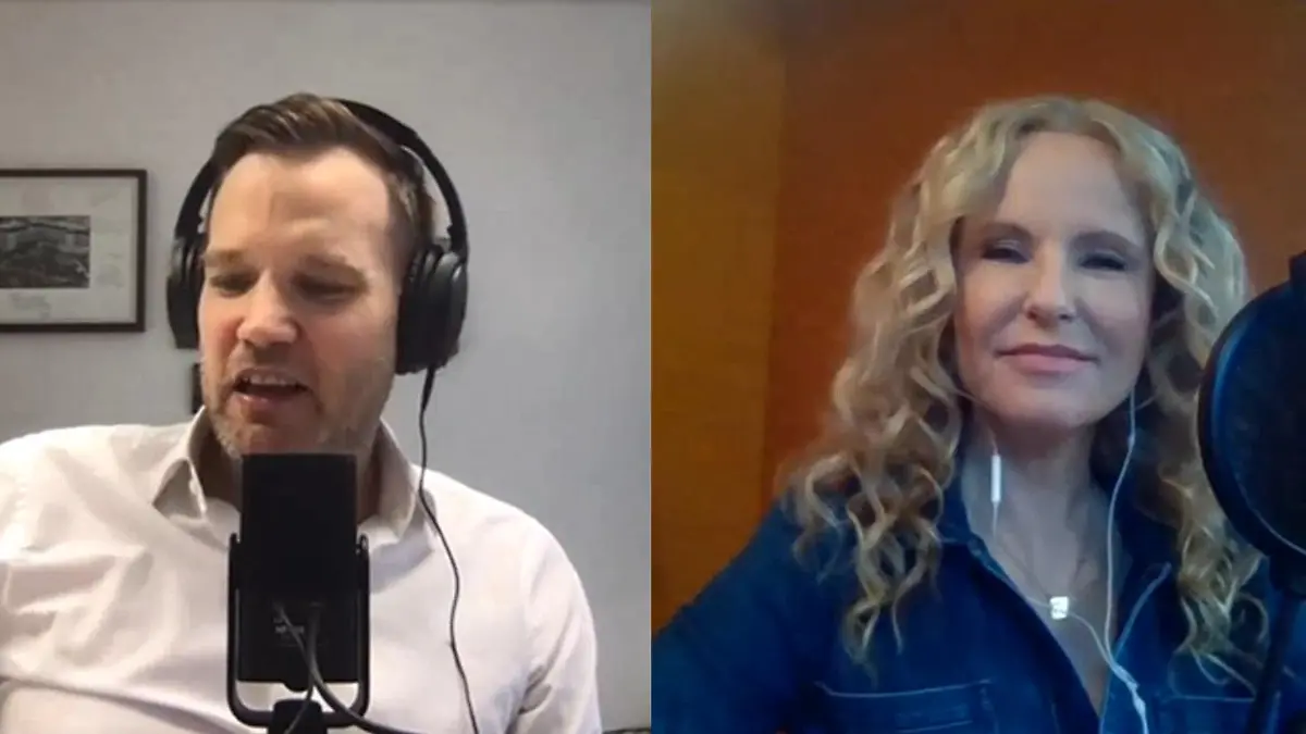 Hendrik Streeck und Katja Burkard bei den Aufnahmen zu "Hotspot - der Pandemie-Talk".