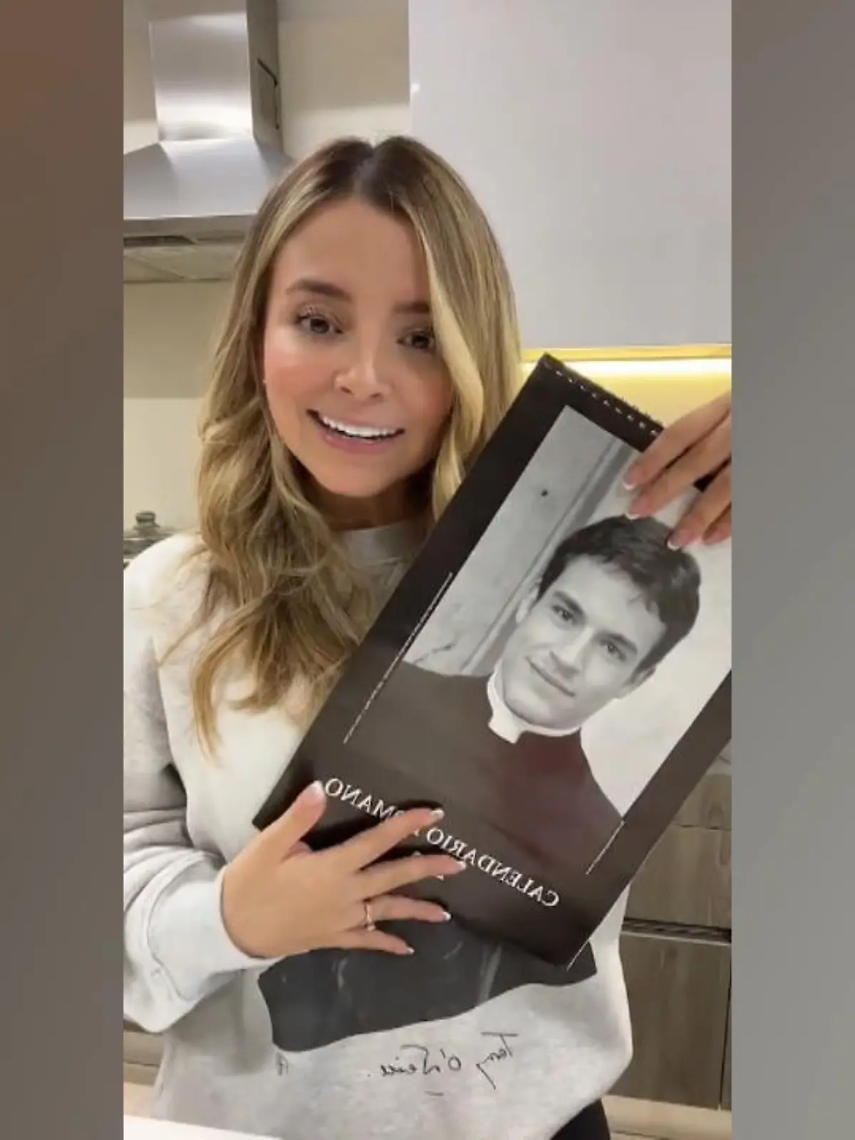 Wer braucht schon einen Feuerwehr-Kalender, wenn er doch auch einen Sexy-Priester-Kalender haben kann? Wie knackig die Männer sind, zeigen nun Tiktokerinnen aus aller Welt.