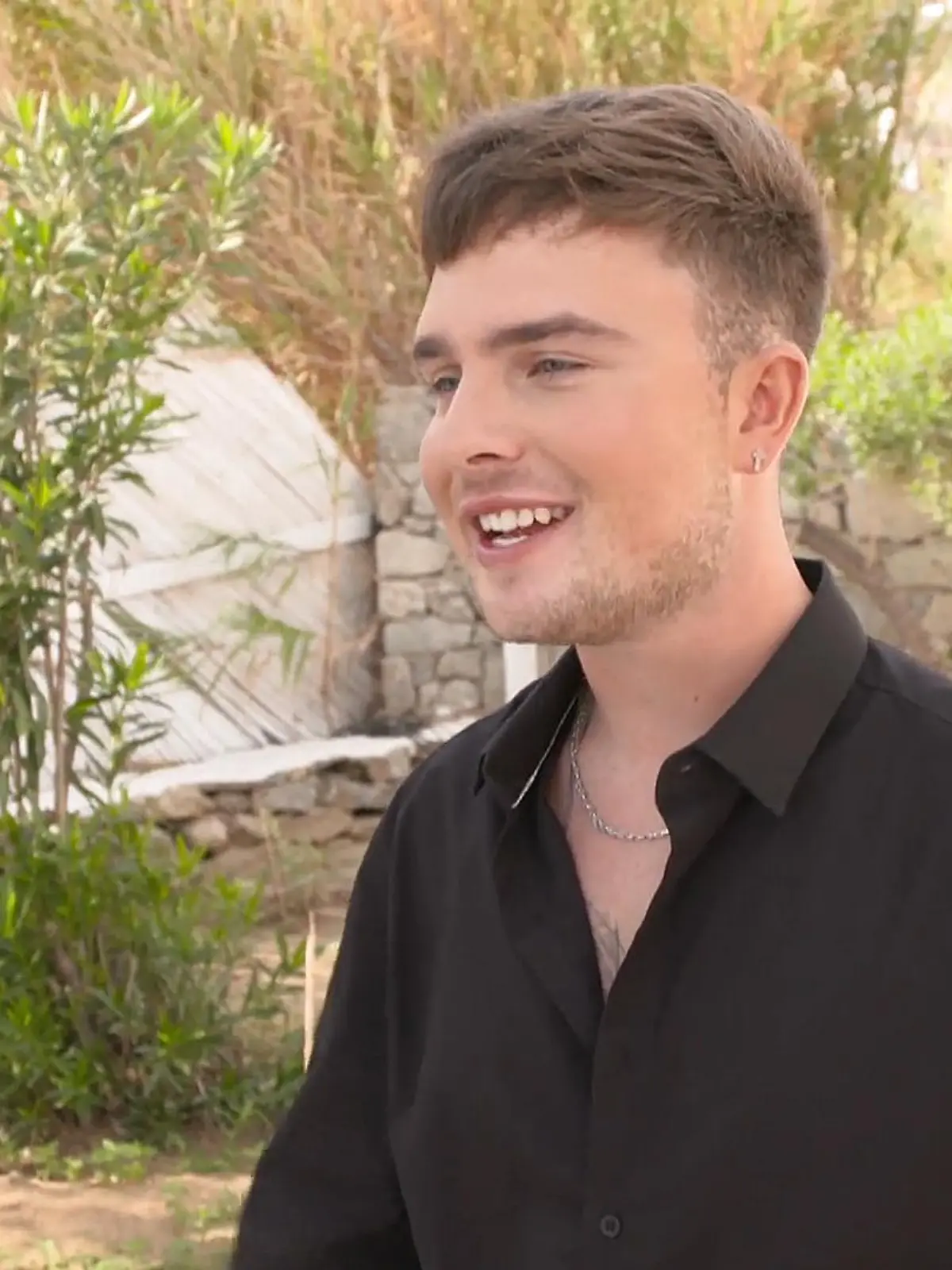 Mike Singer ist in der Jury von DSDS und stellt sich öfter mal den Q&As seine Fans. Aber dieser Fragen hier überraschen dann auch den DSDS-Juror. Er plaudert hier ein paar Geheimnisse aus, die noch keiner über ihn wusste.