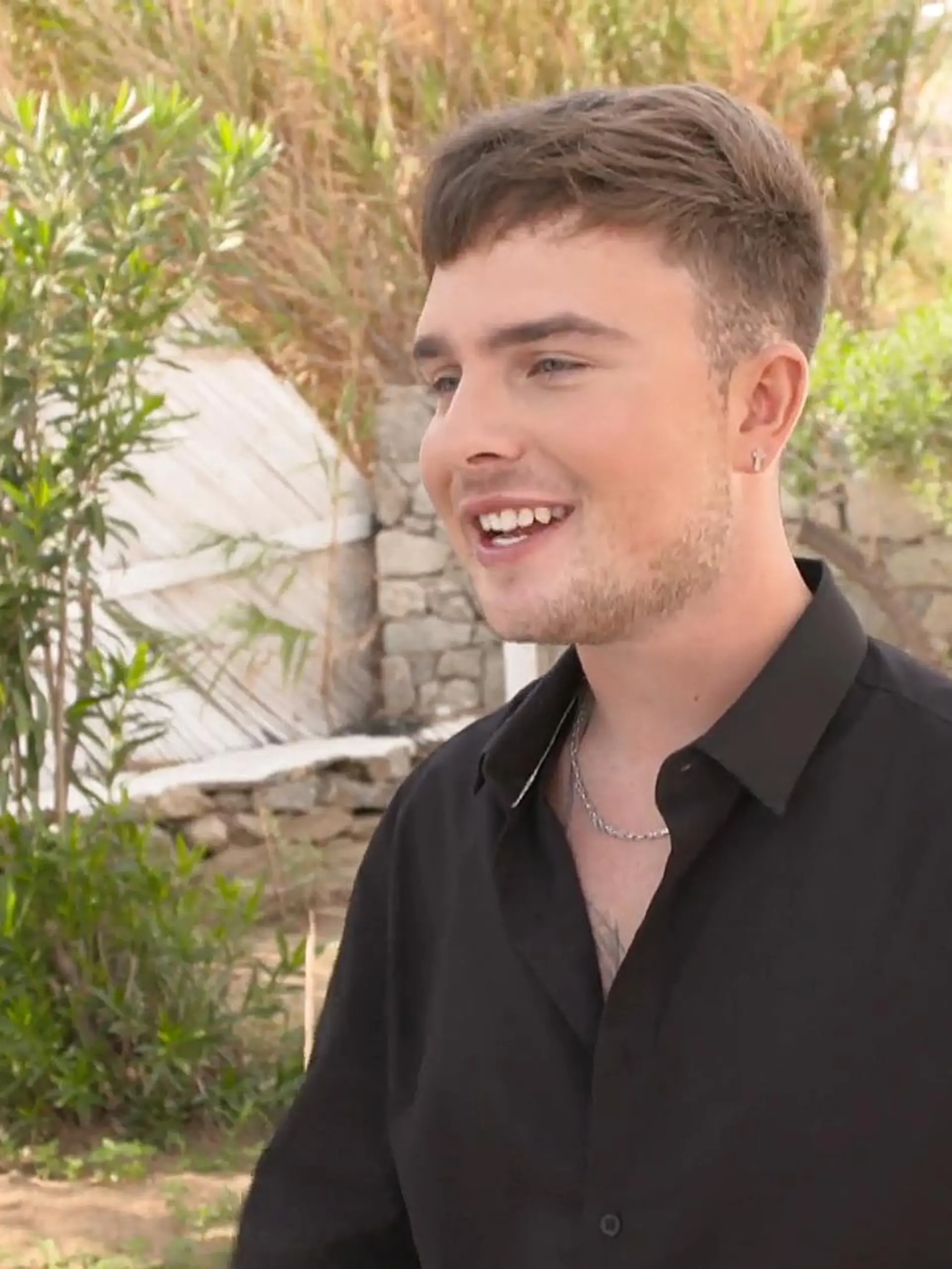 Mike Singer ist in der Jury von DSDS und stellt sich öfter mal den Q&As seine Fans. Aber dieser Fragen hier überraschen dann auch den DSDS-Juror. Er plaudert hier ein paar Geheimnisse aus, die noch keiner über ihn wusste.