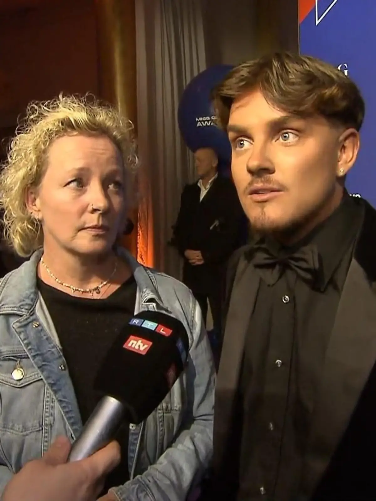 Twenty4Tim und seine Mutter Tina im RTL-Interview.
