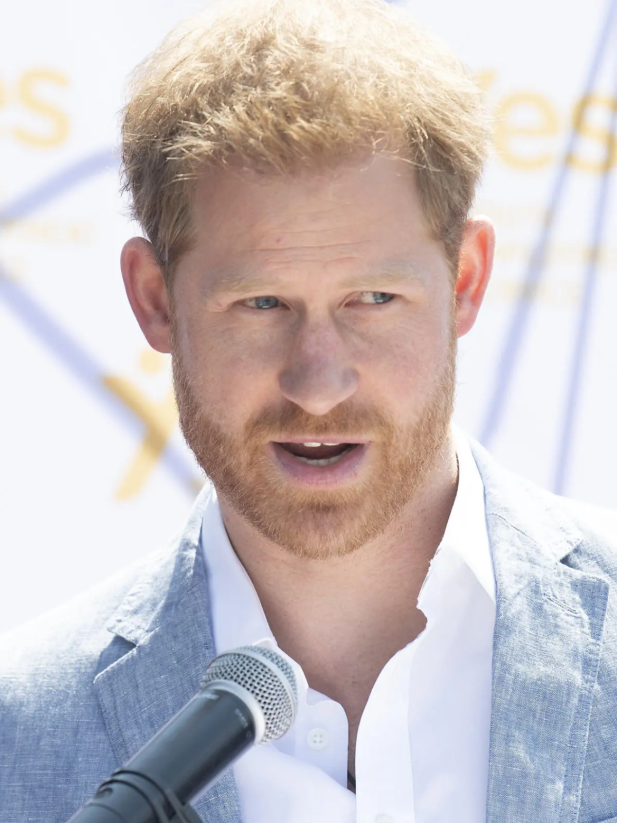 ARCHIV - 02.10.2019, Großbritannien, London: Prinz Harry, Herzog von Sussex, spricht bei einer Veranstaltung. Der Prinz hat einen weiteren Schritt in die Unabhängigkeit getan und einen Job bei einem Coaching-Unternehmen in den USA angenommen. (zu dpa: «Prinz Harry übernimmt Job bei Coaching-Unternehmen in den USA») Foto: Facundo Arrizabalaga/PA Wire/dpa +++ dpa-Bildfunk +++