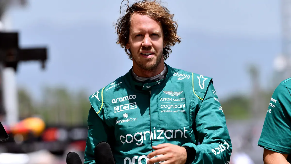  VETTEL Sebastian F1 Team Aston Martin Formel 1 Saison 2022 GP von Spanien 2022 Am 21.05.2022 in Barcelona *** VETTEL Sebastian F1 Team Aston Martin Formula 1 Season 2022 GP of Spain 2022 On 21 05 2022 in Barcelona Copyright: xJerryxAndrex