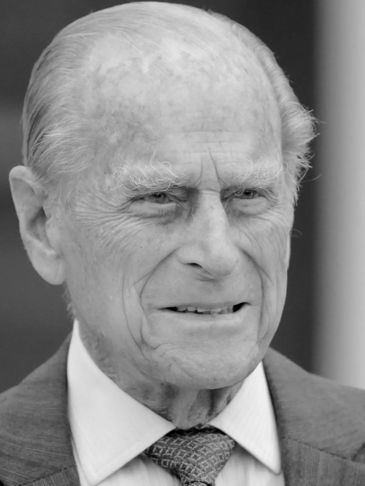 ARCHIV - 24.06.2015, Berlin: Prinz Philip, Herzog von Edinburgh, beim fünften Staatsbesuch des britischen Königspaares in Deutschland. Prinz Philip, der Ehemann der britischen Königin Elizabeth II., ist im Alter von 99 Jahren gestorben. Das teilte der Buckingham-Palast am 09.04.2021 in London mit. Foto: Michael Kappeler/dpa +++ dpa-Bildfunk +++