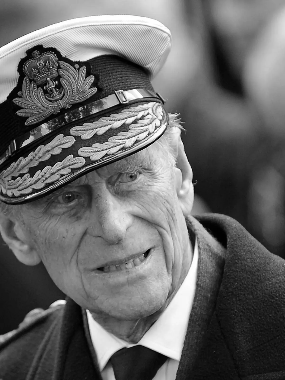 ARCHIV - 09.06.2012, Großbritannien, London: Prinz Philip, Herzog von Edinburgh, trifft Veteranen auf dem Field of Remembrance an der Westminster Abbey. Der Ehemann der britischen Königin Elizabeth II. ist im Alter von 99 Jahren gestorben. Das teilte der Buckingham-Palast am 09.04.2021 in London mit. Foto: Andy Rain/EPA +++ dpa-Bildfunk +++