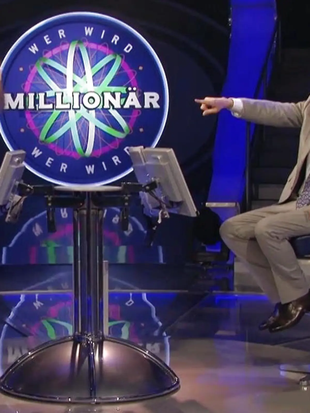 "Wer wird Millionär?"-Kandidat Christian Grau lässt vor Moderator Günther Jauch die Hosen runter