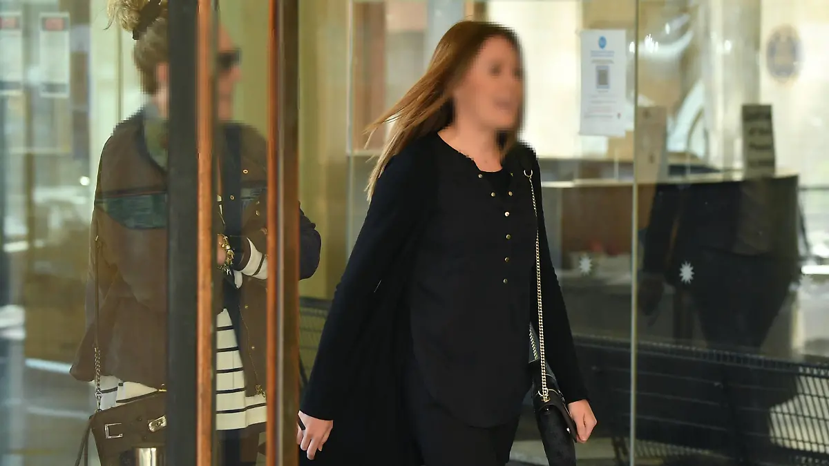 Auf Weg zum Gericht: Monica Young gestand Sex mit einem Schüler gehabt zu haben.