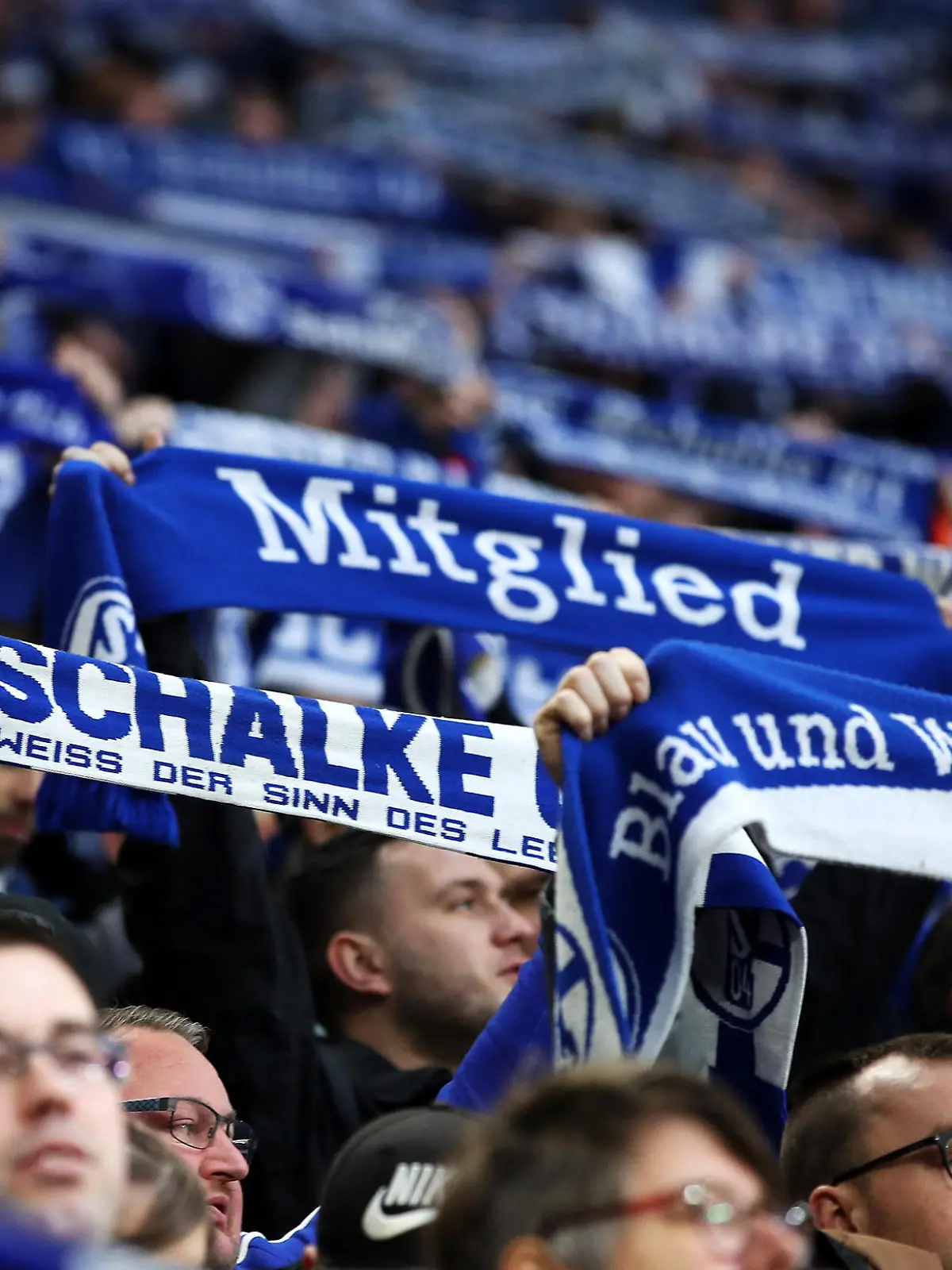  Fans des FC Schalke 04 beim BL-Spiel Saison 2019/20 FC Schalke 04 - Club Freiburg. Copyright: Thomas Pakusch *** Fans of FC Schalke 04 at the BL game Season 2019 20 FC Schalke 04 Sport Club Freiburg Copyright Thomas Pakusch