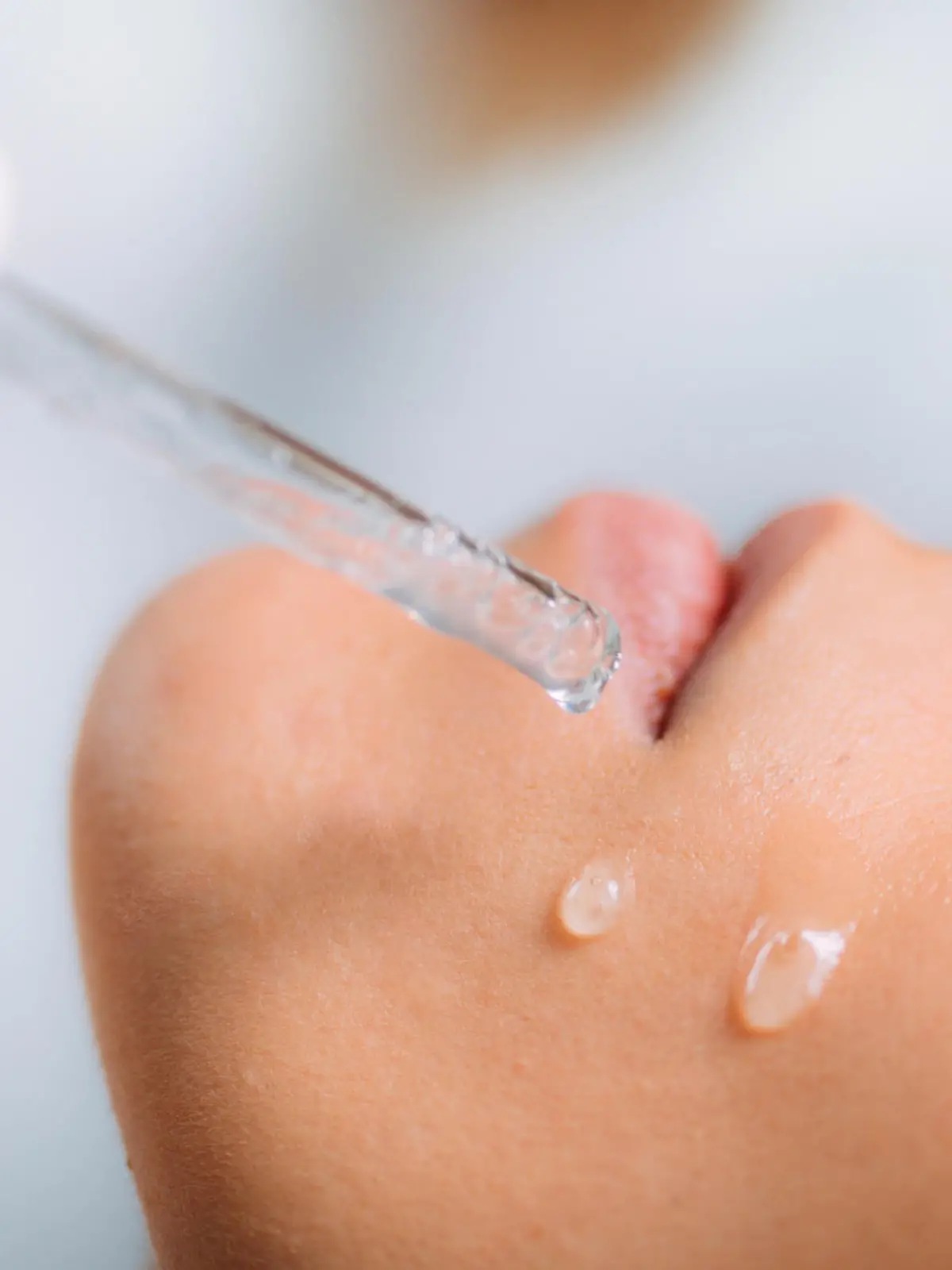Feuchtigkeitsseren: Anti-Aging-Wunder oder nur ein Frischekick?