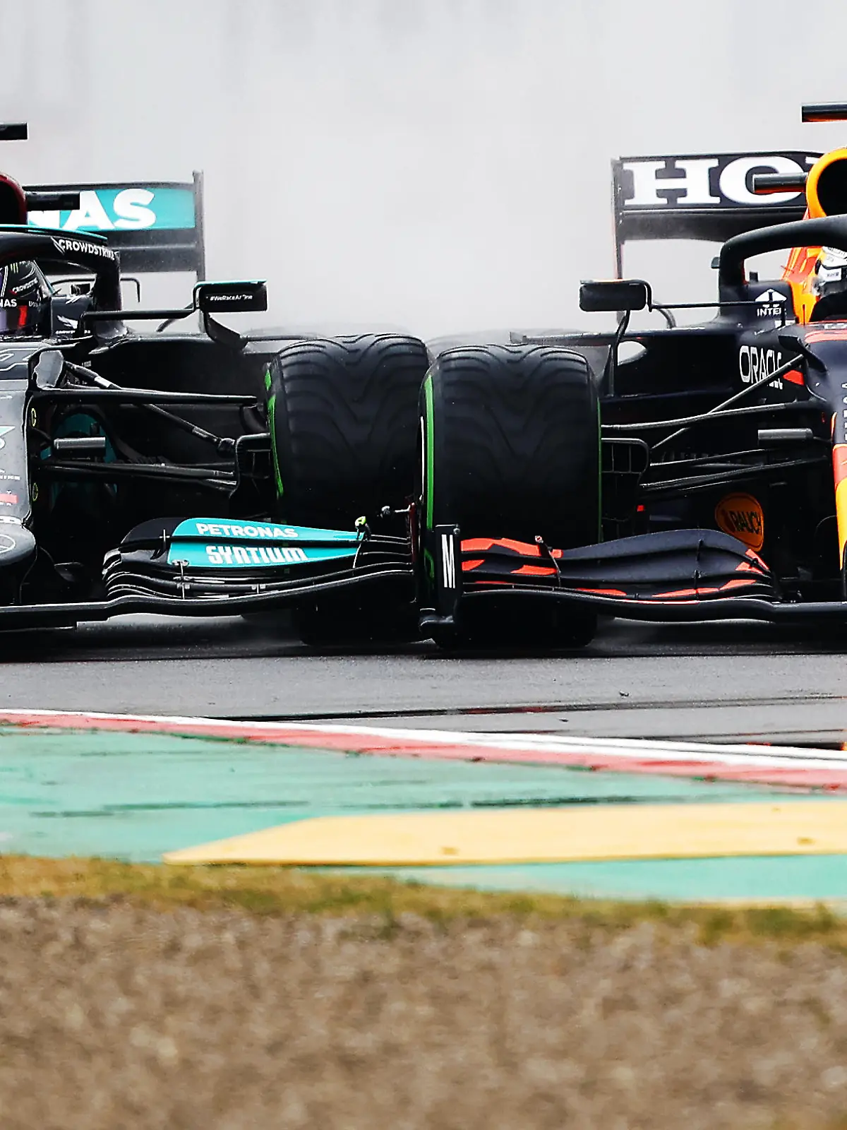 IMOLA, ITALY - APRIL 18: Max Verstappen of the Netherlands driving the (33) Red Bull Racing RB16B Honda and Lewis Hamilton of Great Britain driving the (44) Mercedes AMG Petronas F1 Team Mercedes W12 battle for track position at the start during the F1 Grand Prix of Emilia Romagna at Autodromo Enzo e Dino Ferrari on April 18, 2021 in Imola, Italy. (Photo by Bryn Lennon/Getty Images)
