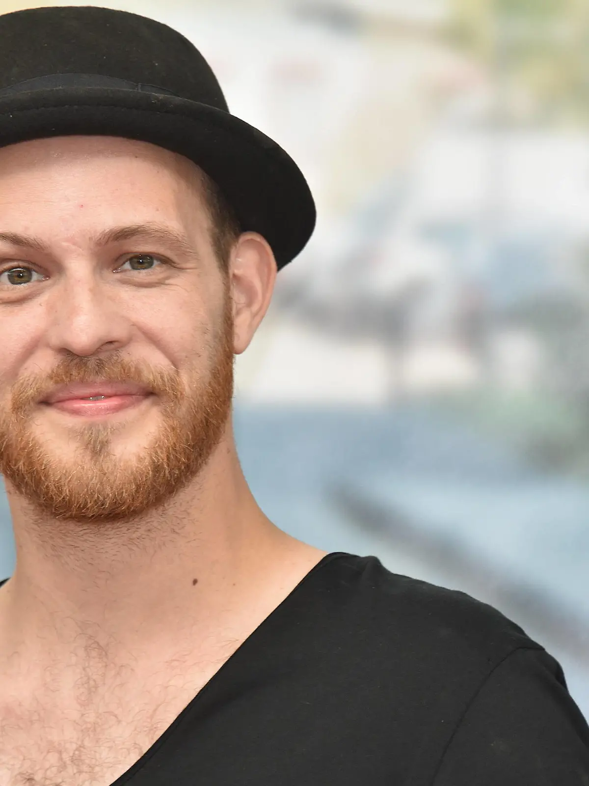 Schauspieler Patrick Müller Preisträger als bester Schauspieler posiert bei einem Fototermin zur grossen Unter uns Starwahl der jedes Jahr vom offiziellen Unter uns Fanclub veranstaltet wird. *** Actor Patrick Müller, winner of the best actor award, poses at a photo session for the big Unter uns Star election, which is organized every year by the official Unter uns fan club 