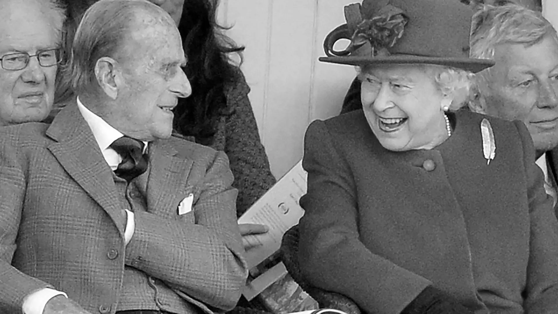 Licensed to Parsons Media. 05/09/2015. Braemar, Aberdeenshire, United Kingdom. Queen Elizabeth II laughing as she watches the Braemar Games with the Duke of Edinburgh and the Prince of Wales. PUBLICATIONxNOTxINxCHNxJPNxPOLxRUS Copyright: xAndrewxParsonsx/xParsonsxMediax PAR-2819-0045