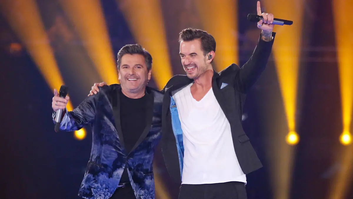 Thomas Anders und Florian Silbereisen auf der Bühne bei der Samstagabendshow Schlagerchampions - Das große Fest der Besten mit Florian Silbereisen im Velodrom in Berlin. *** Thomas Anders and Florian Silbereisen on stage at the Saturday night show Schlagerchampions Das große Fest der Besten with Florian Silbereisen at the Velodrom in Berlin Copyright: xEventpressxGolejewskix