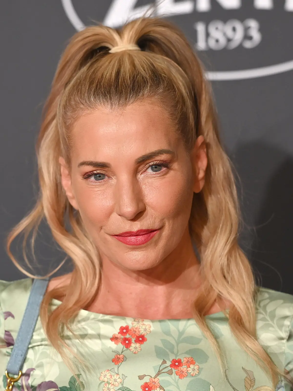 Giulia SIEGEL, Einzelbild,angeschnittenes Einzelmotiv,Portraet,Portrait,Porträt, AUDI GENERATION AWARD 2021, Red Carpet am 06.10.2021 in Muenchen / A L L I A N Z A R E N A.