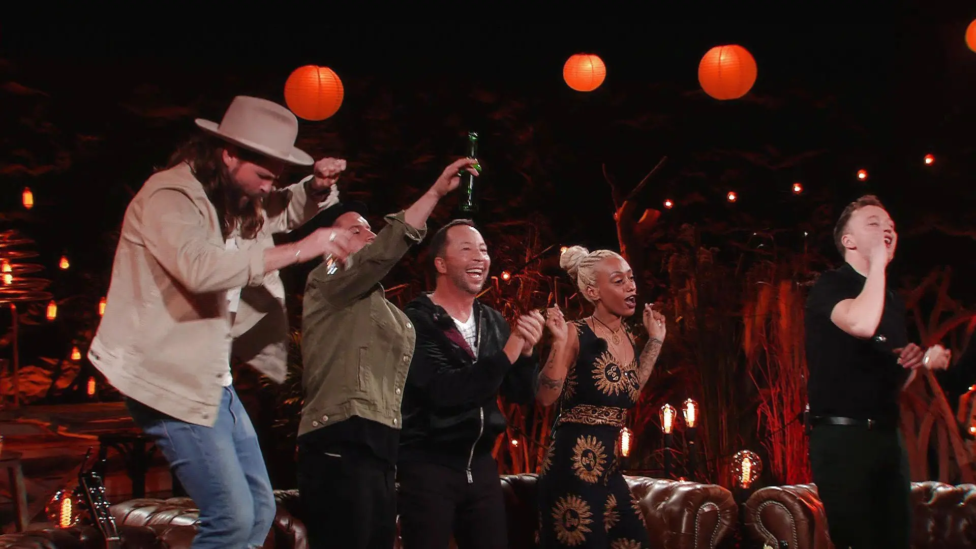 Die „Sing meinen Song“-Stars hält bei Gentlemans Neuninterpretation von „Brother“ nichts mehr auf dem Sofa.