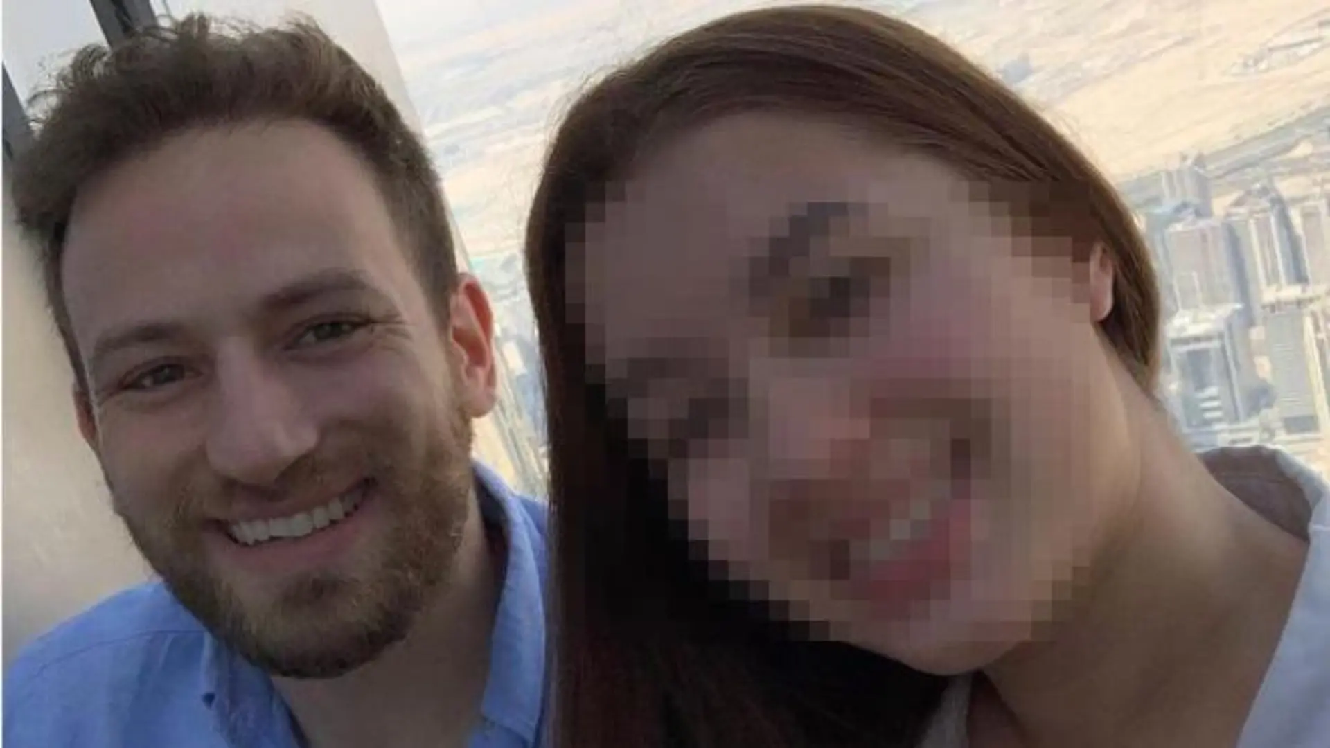 Carolines kleine Tochter wächst ohne ihre Mutter auf.