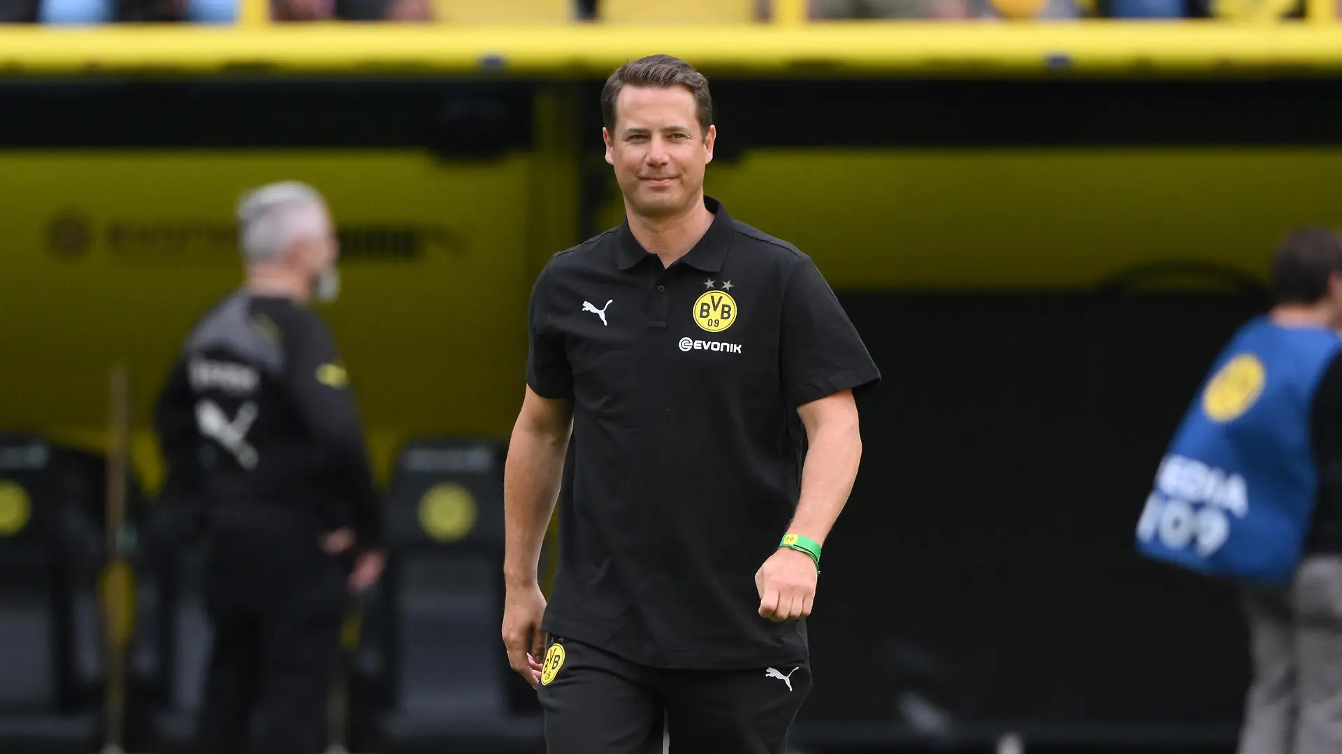 BVB Nachwuchskoordinator Lars Ricken 31.07.2022, Fussball GER, Borussia Dortmund Saisoneröffnung 2022/2023 mit Vorstellung des Profi Kaders und Legendenspiel Foto: Maik Hölter/TEAM2sportphoto Dortmund Signal Iduna Park Nordrhein Westfalen Deutschland *** BVB youth coordinator Lars Ricken 31 07 2022, football GER, Borussia Dortmund season opening 2022 2023 with presentation of the professional squad and legends game photo Maik Hölter TEAM2sportphoto Dortmund Signal Iduna Park Nordrhein Westfalen Germany Team2