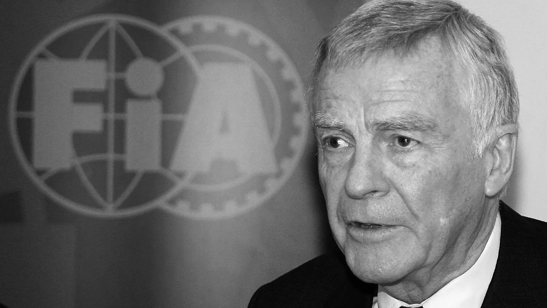 ARCHIV - International Automobile Federation (FIA) President Max Mosley attends a meeting with Formula One's governing body in Paris, France on 24 June 2009. EPA/GARETH WATKINS / POOL MAXPPP OUT (zu dpa-Interview: «Max Mosley» vom 03.04.2015) +++(c) dpa - Bildfunk+++