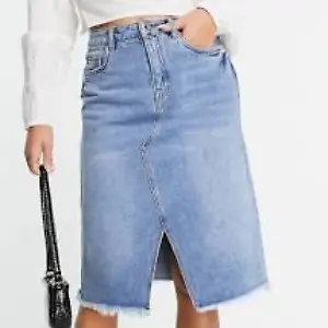 Vero Moda – Midi-Jeansrock in hellblauer Waschung mit Schlitz