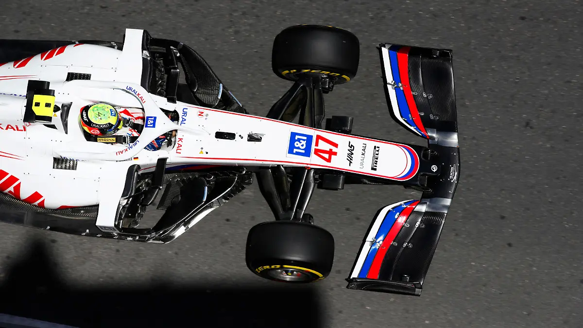 Formula 1 2021: Azerbaijan GP BAKU CITY CIRCUIT, AZERBAIJAN - JUNE 04: Mick Schumacher, Haas VF-21 during the Azerbaijan GP at Baku City Circuit on Friday June 04, 2021 in Baku, Azerbaijan. Photo by Charles Coates / LAT Images Images PUBLICATIONxINxGERxSUIxAUTxHUNxONLY GP2106_092034_09I5563
