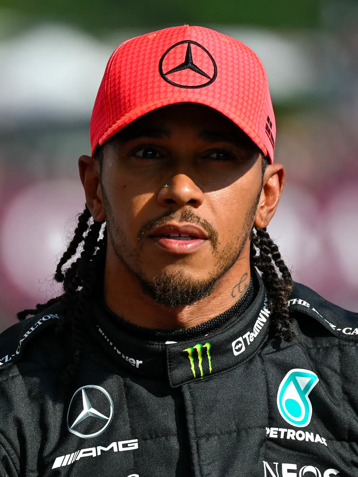 ARCHIV - 22.07.2023, Ungarn, Mogyorod: Motorsport: Formel-1-Weltmeisterschaft, Grand Prix von Ungarn, Qualifying: Lewis Hamilton aus Großbritannien von Mercedes-AMG Petronas nach seinem ersten Platz im Qualifying. (zu dpa: «Ehemaliger Ferrari-Boss: Hamilton-Wechsel «beeindruckender Coup»») Foto: Denes Erdos/AP/dpa +++ dpa-Bildfunk +++