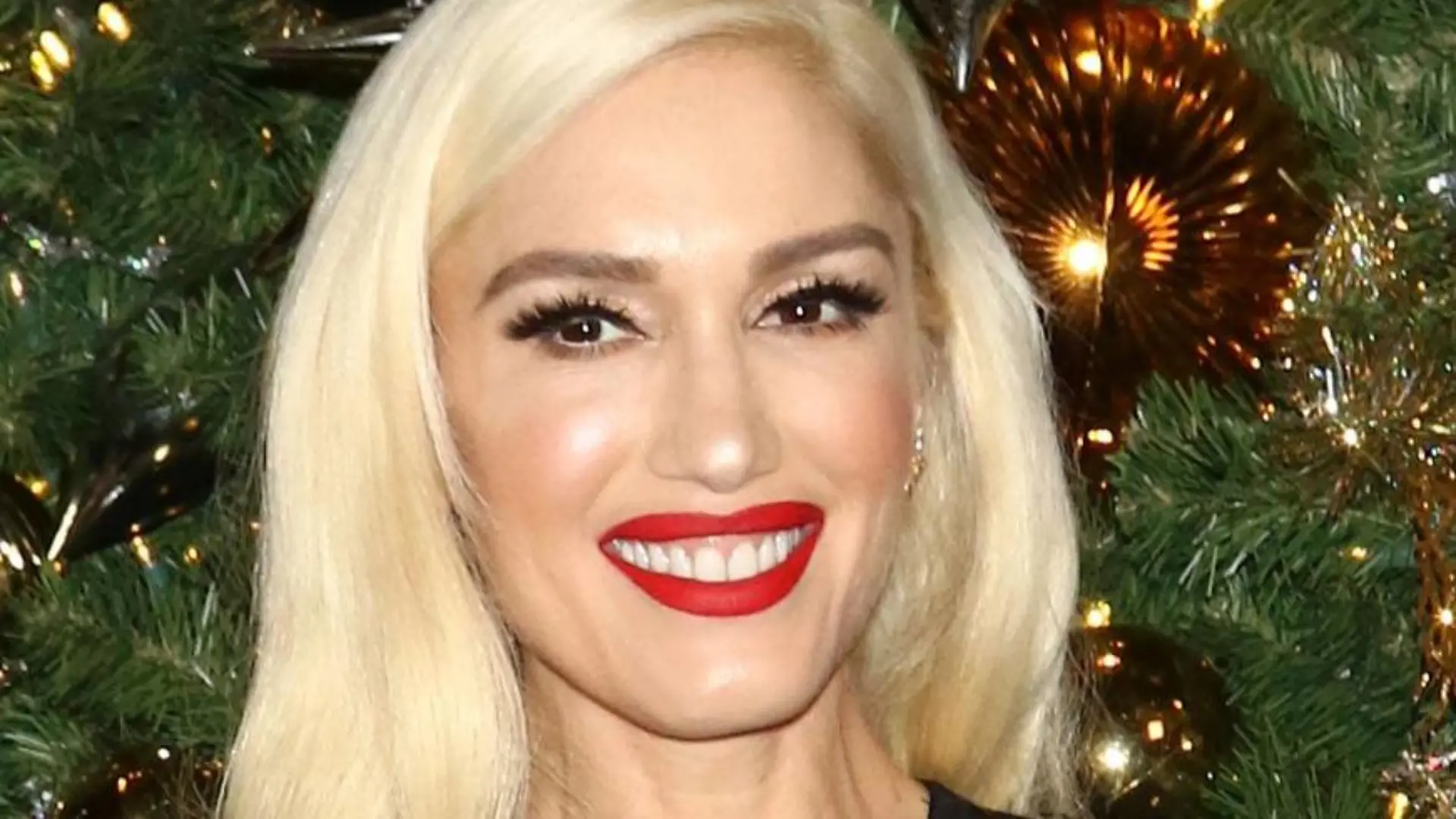Gwen Stefani Lights the Empire State Building - New York Gwen Stefani lights the Empire State Building to promote the holiday light show in New York. PUBLICATIONxINxGERxSUIxAUTxONLY Copyright: xPBGx 33816925