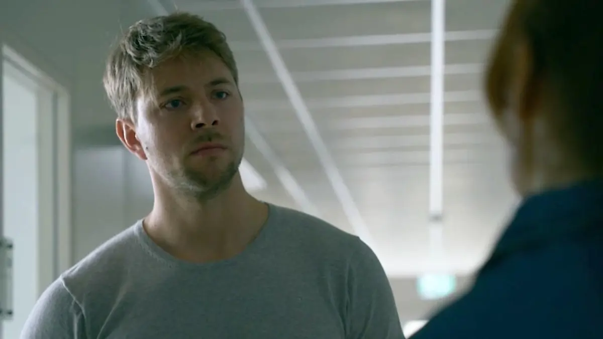 Toni trifft ein letztes Mal auf Bastian GZSZ-Folge 7284 (C) TVNOW  