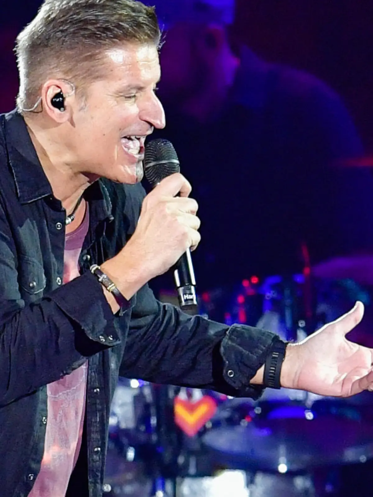 30.11.2018, Baden-Württemberg, Mannheim: Der Sänger Hartmut Engler und seine Band PUR treten in der SAP-Arena zum Auftakt ihrer Deutschland-Tour auf. Es folgen bis Mitte Dezember weitere elf Termine. Foto: Uwe Anspach/dpa +++ dpa-Bildfunk +++