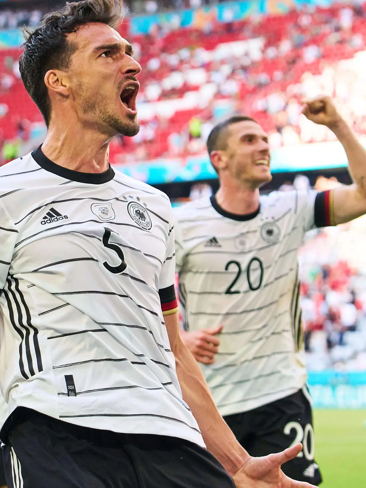 Mats Hummels, DFB 5 jubel when Serge Gnabry, DFB 10 scores, shoots goal , Tor, Treffer,,, 1-2 jubel, celebrates his goal, happy, laugh, celebration, in the Group F match PORTUGAL - GERMANY at the football UEFA European Championships 2020 in Season 2020/2021 on June 19, 2021 in Munich, Germany. 