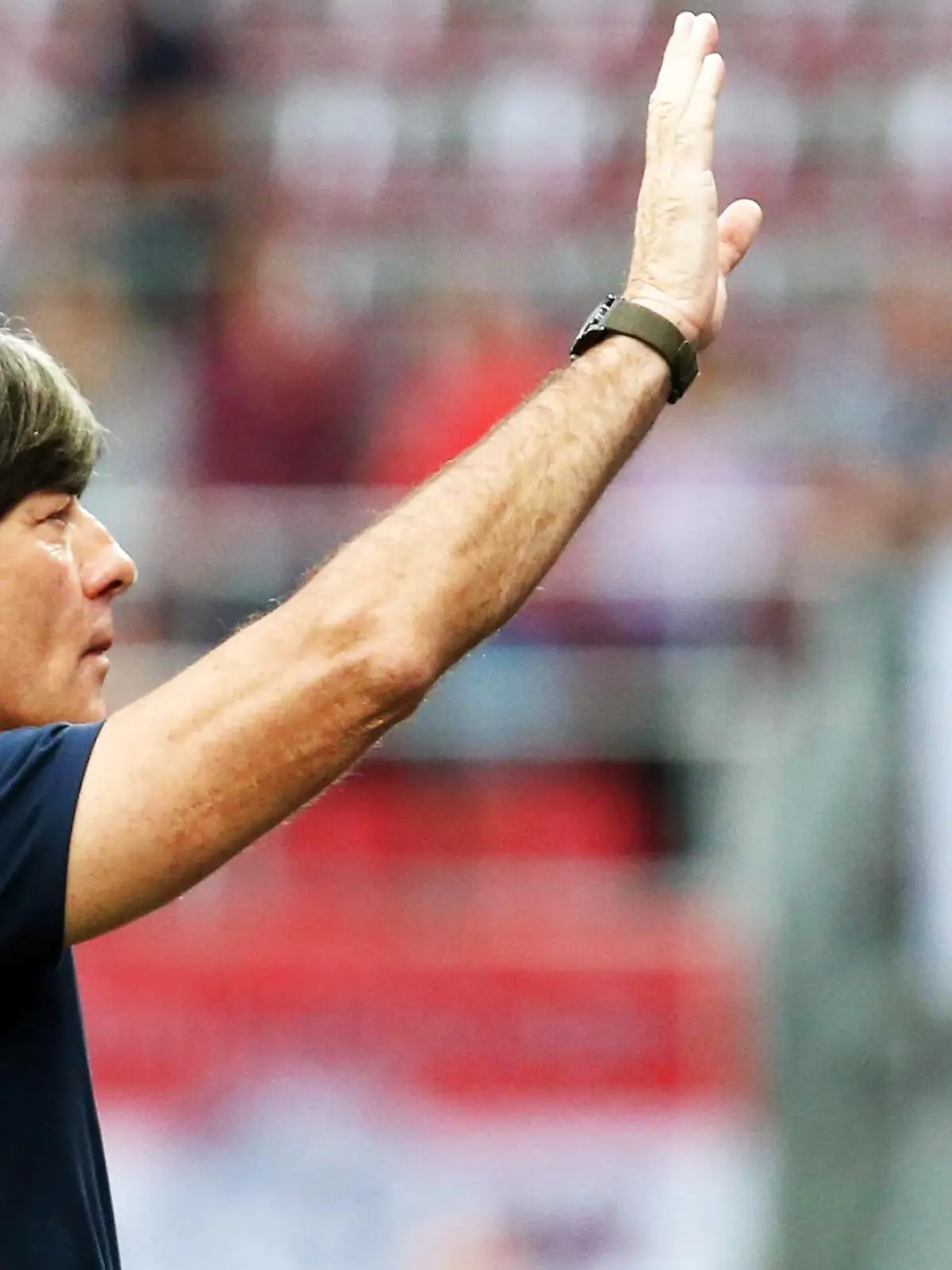 Bundestrainer Joachim Jogi Löw, Loew (Deutschland) winkt den Fans, Die Regenschlacht von Klagenfurt vor dem Spiel, Österreich - Deutschland , Letztes Testspiel vor der endgültigen Nominierung des Kaders zur WM 2018 in Russland, Fussball Nationalmannschaft, Die Mannschaft, DFB, 2.06.2018 Österreich - Deutschland, Testspiel Klagenfurt *** National coach Joachim Jogi Loew Loew Germany beckons to the fans The rain fight of Klagenfurt before the match Austria Germany Last test match before the final nomination of the squad for the 2018 World Cup in Russia National team The team DFB 2 06 2018 Austria Germany Test match Klagenfurt Copyright: xRoskaritzx/Eibner-Pressefotox EP_fh_rrz  