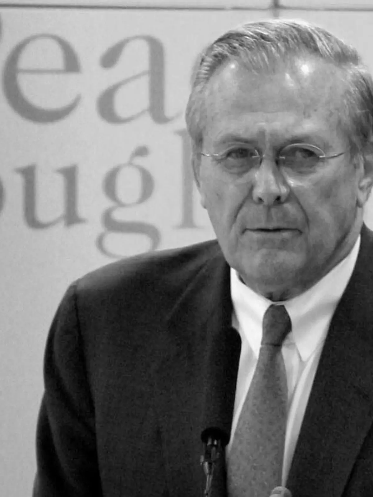 US-Verteidigungsminister Donald Rumsfeld hält auf der 42. Münchner Konferenz für Sicherheit am Samstag (04.02.2006) in München eine Rede (Handout). An der Konferenz nehmen Außen- und Verteidigungsminister aus über 40 Ländern teil. Foto: Sicherheitskonferenz/Sebastian Zwez dpa/lby   +++(c) dpa - Bildfunk+++